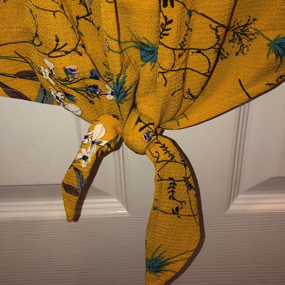 2/$12 Cute — Cropped blouse with tie. - Picture 3 of 6